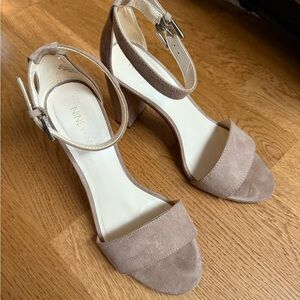 Nine West Tan Heels Classic Pointed Toe